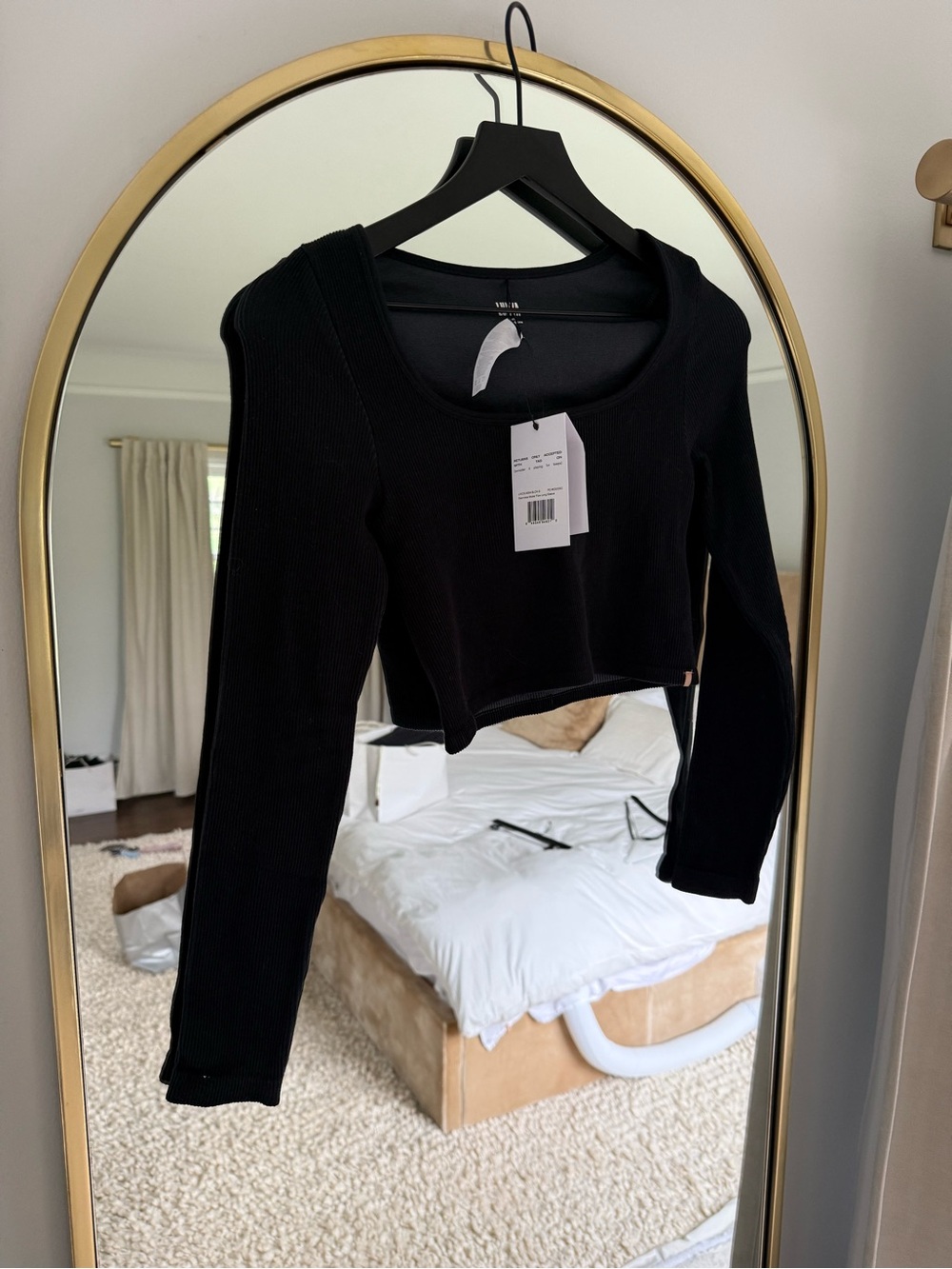 Black Ribbed Scoop Neck Long-Sleeve Crop Top - Women